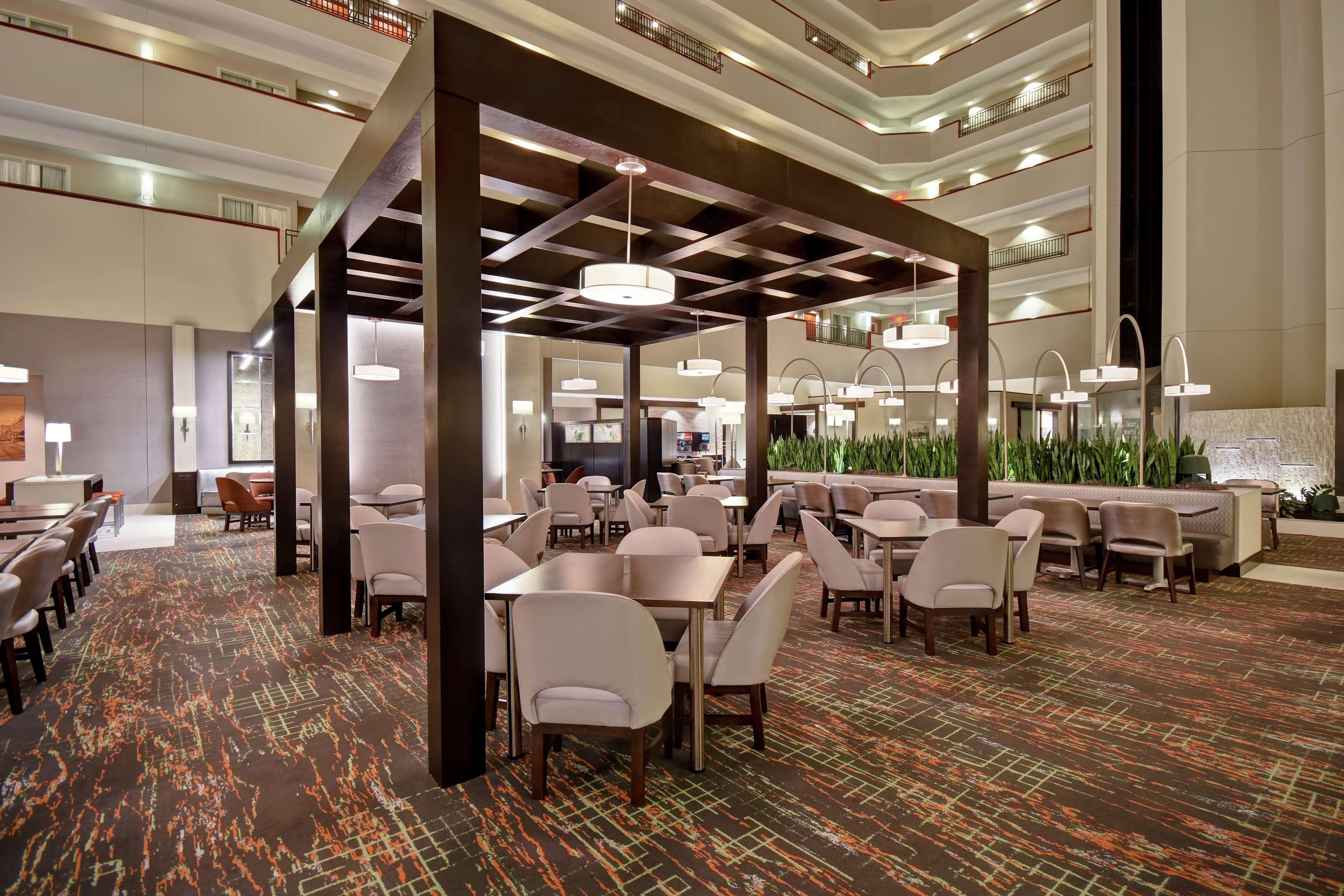 Embassy Suites Little Rock Bagian luar foto