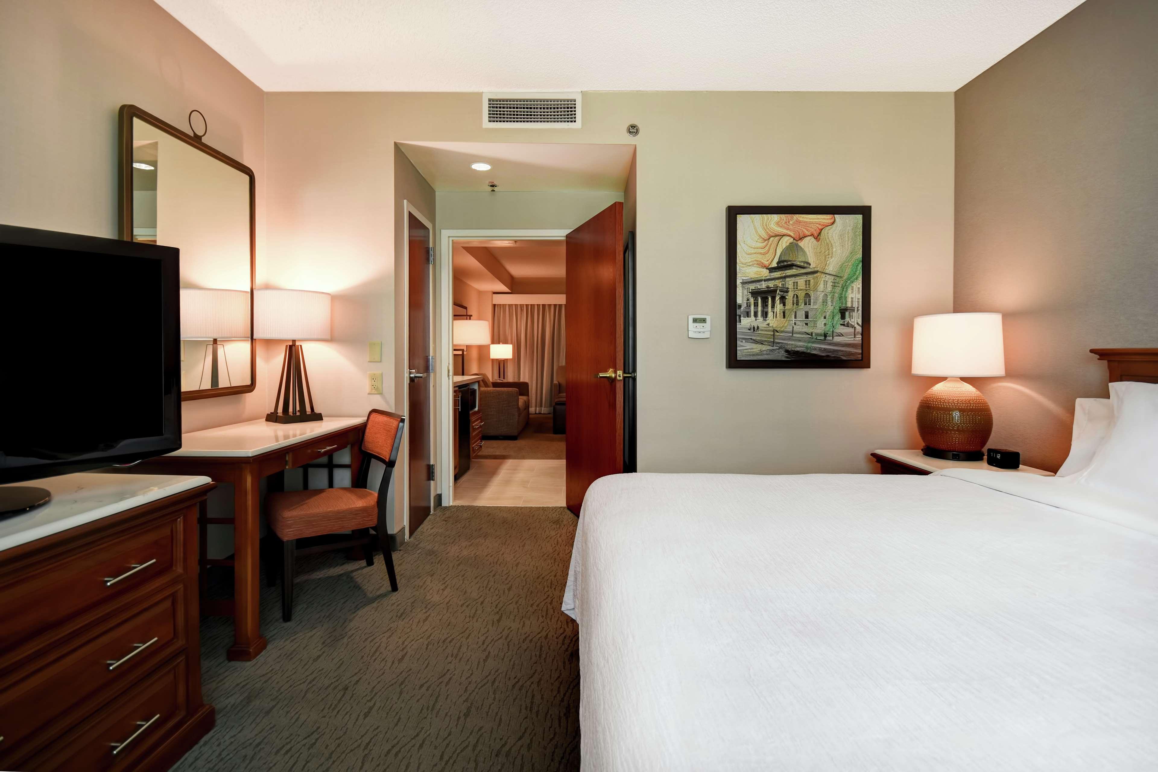 Embassy Suites Little Rock Bagian luar foto