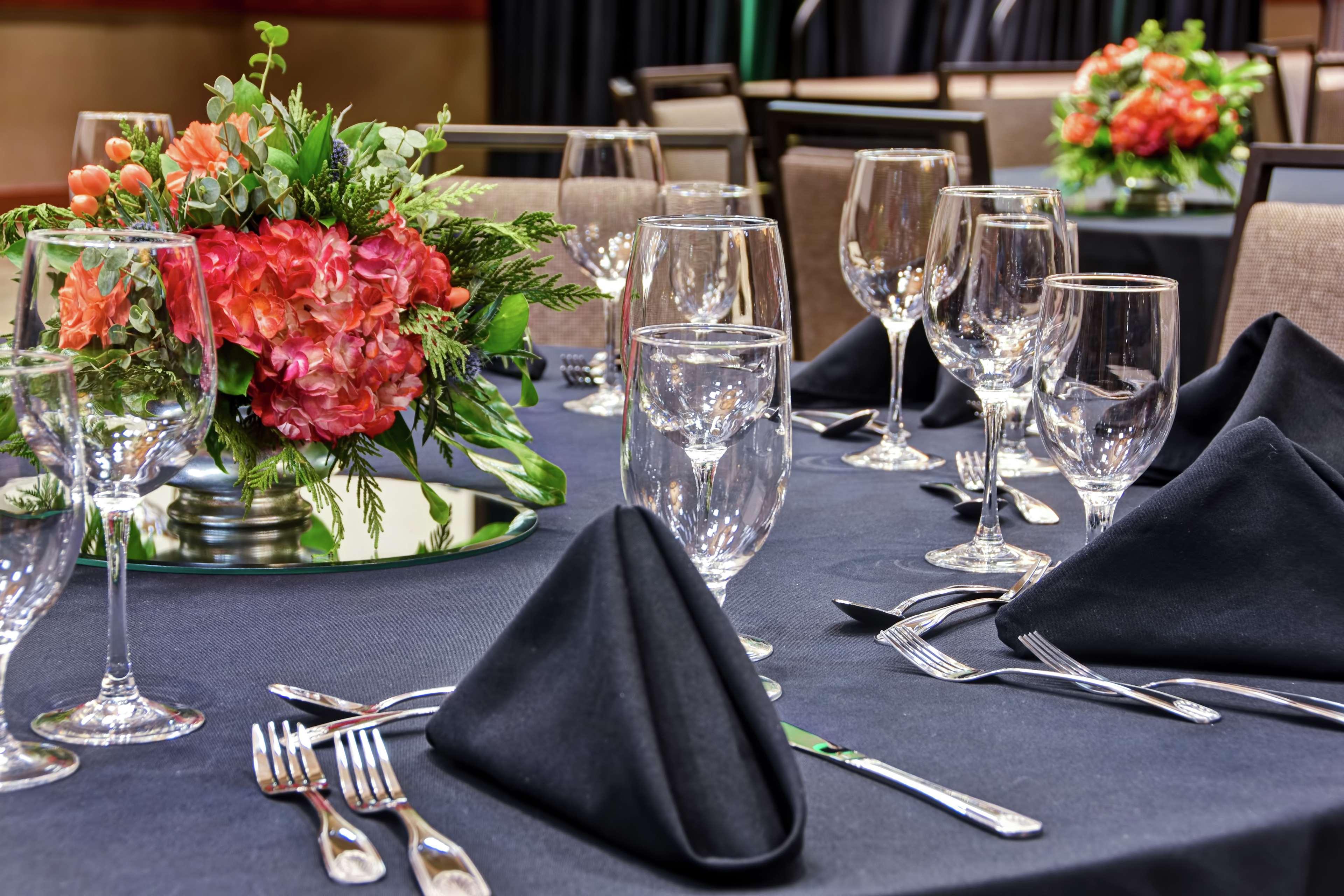 Embassy Suites Little Rock Bagian luar foto