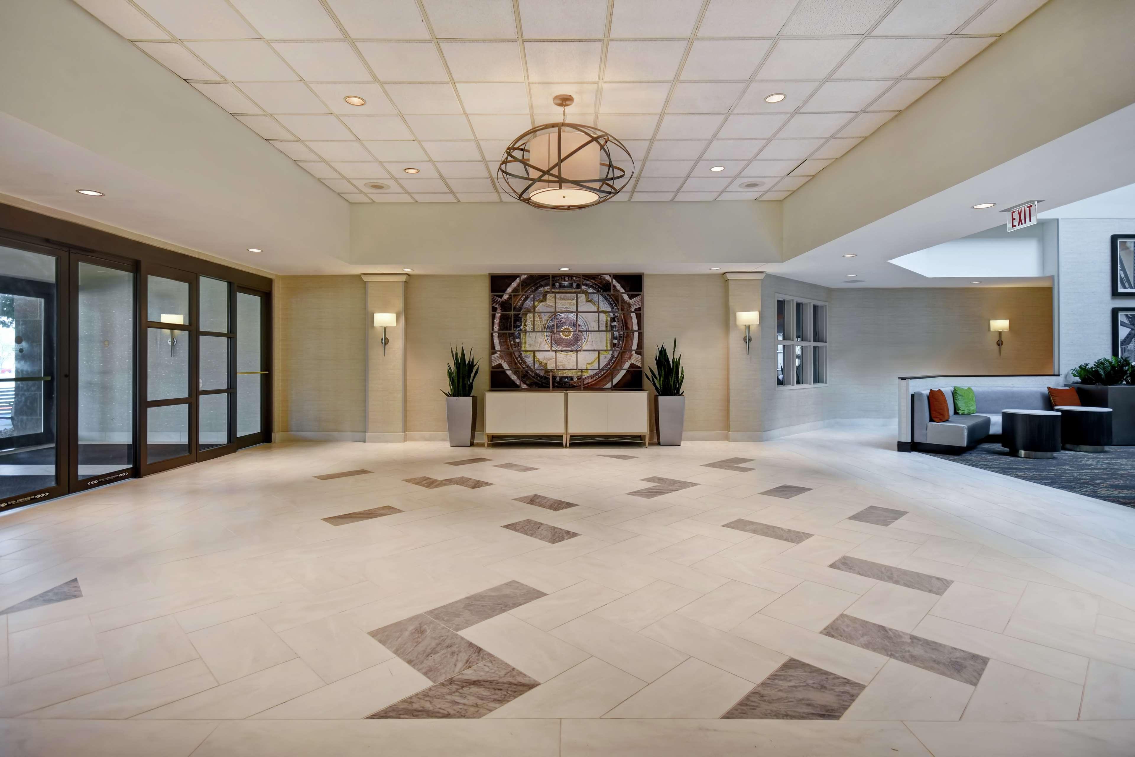 Embassy Suites Little Rock Bagian luar foto