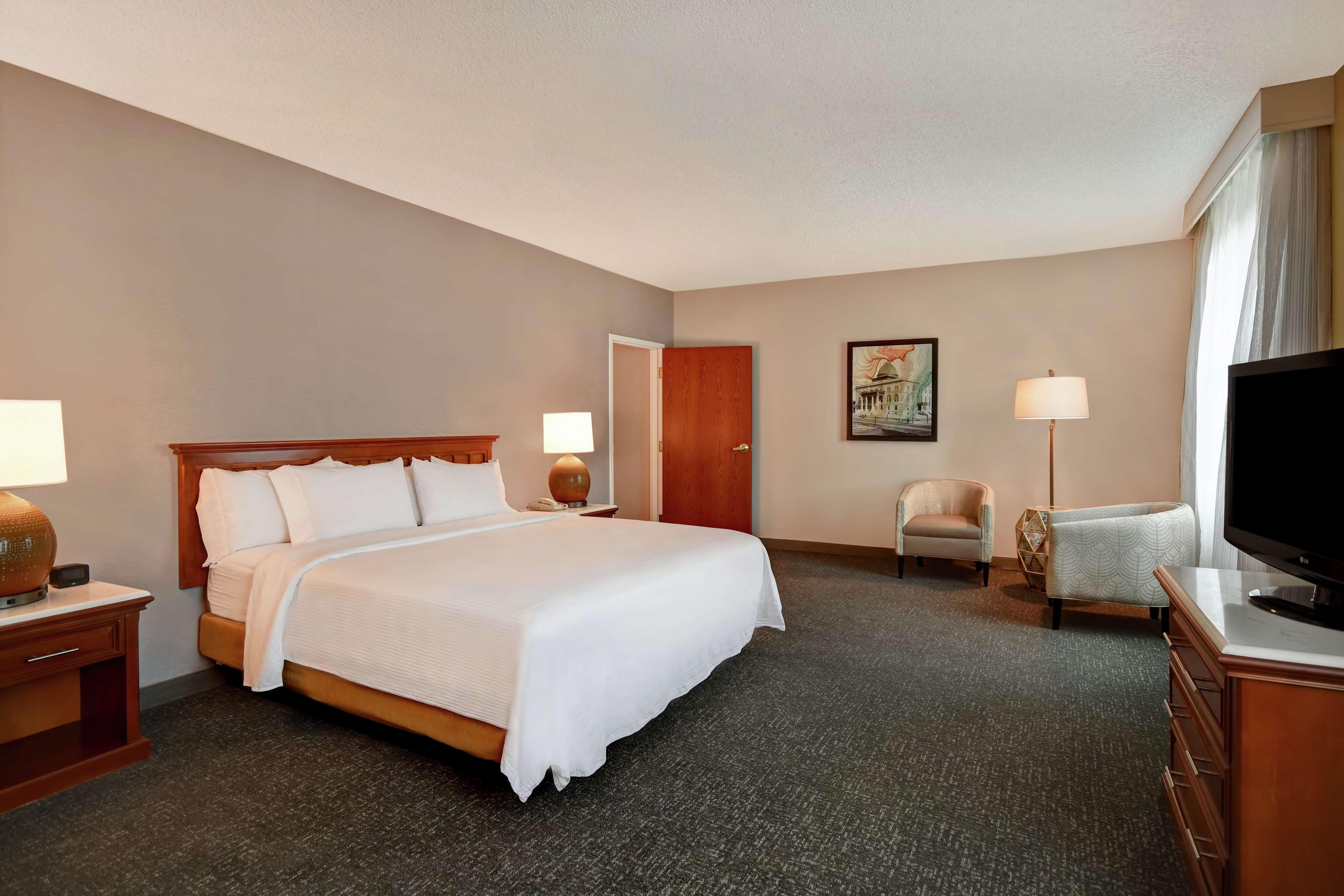 Embassy Suites Little Rock Bagian luar foto