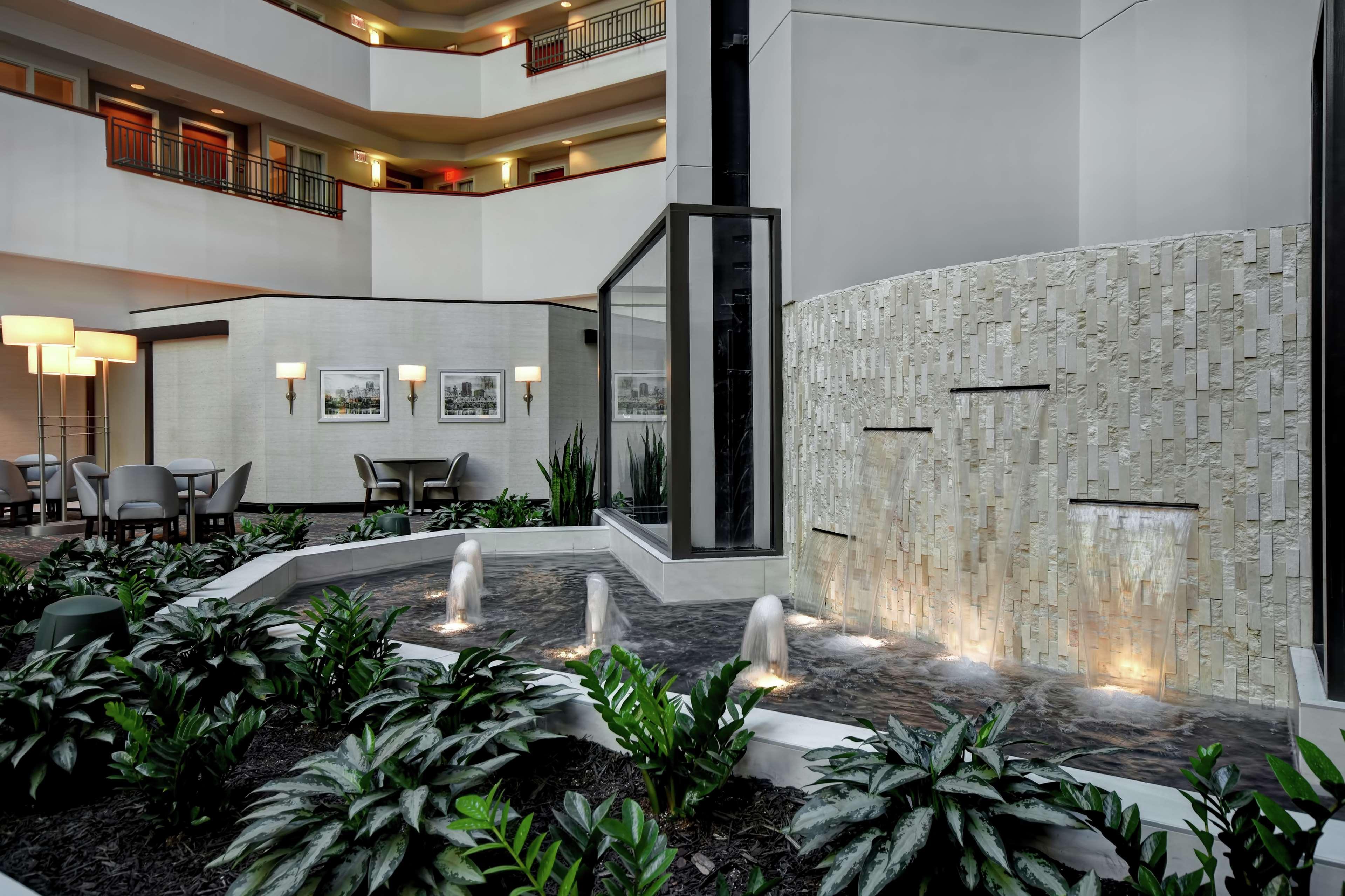 Embassy Suites Little Rock Bagian luar foto