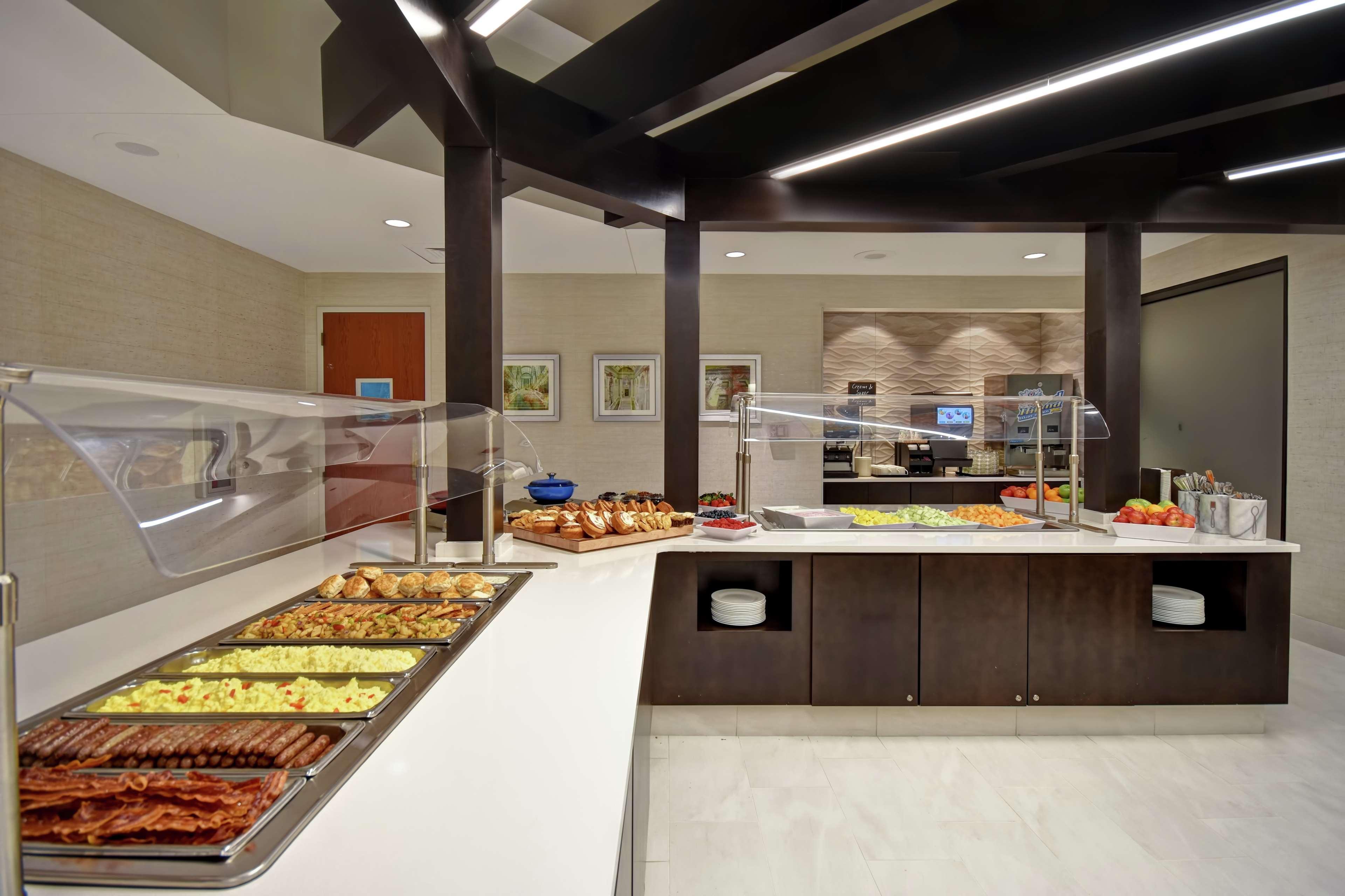 Embassy Suites Little Rock Bagian luar foto
