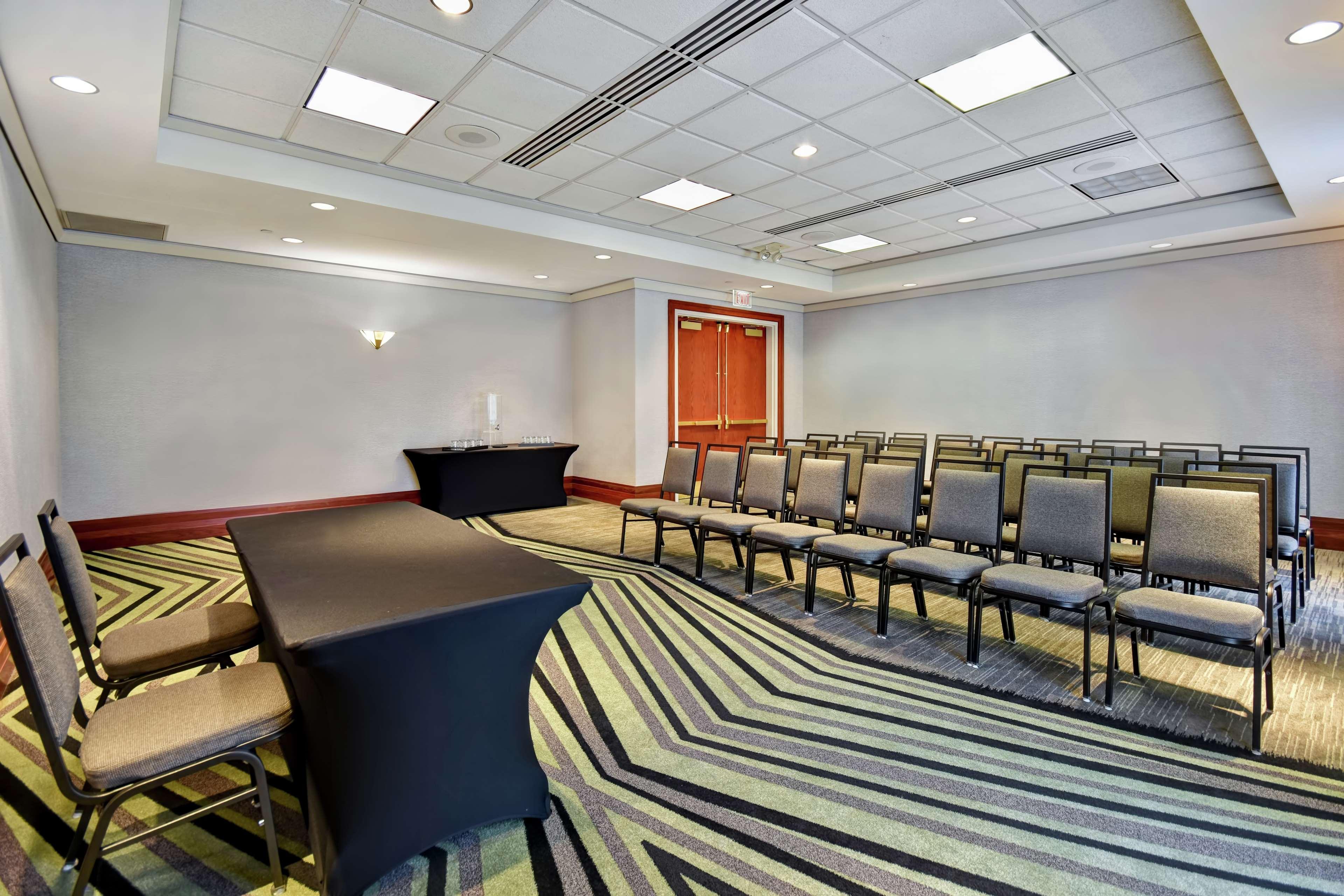 Embassy Suites Little Rock Bagian luar foto