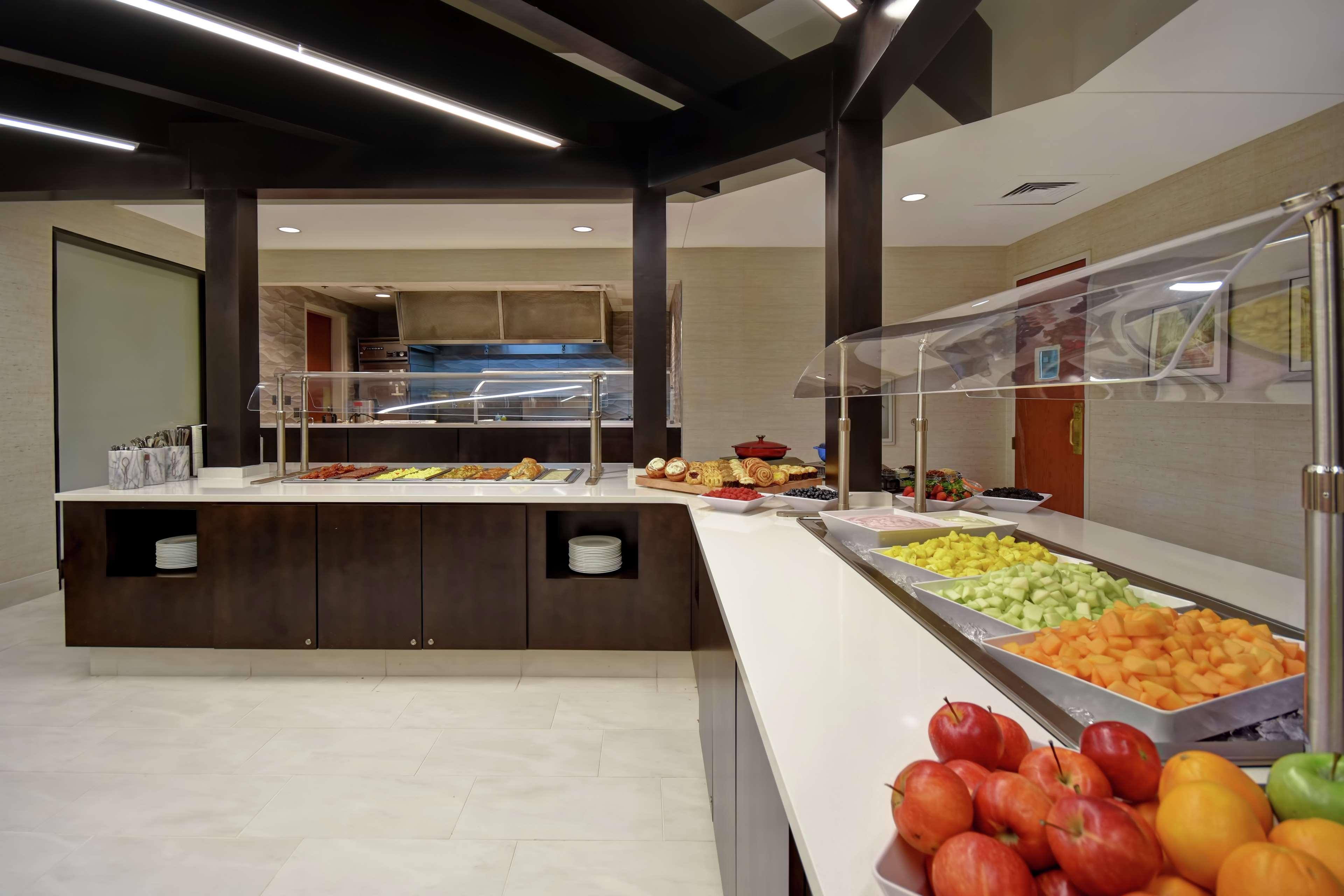 Embassy Suites Little Rock Bagian luar foto
