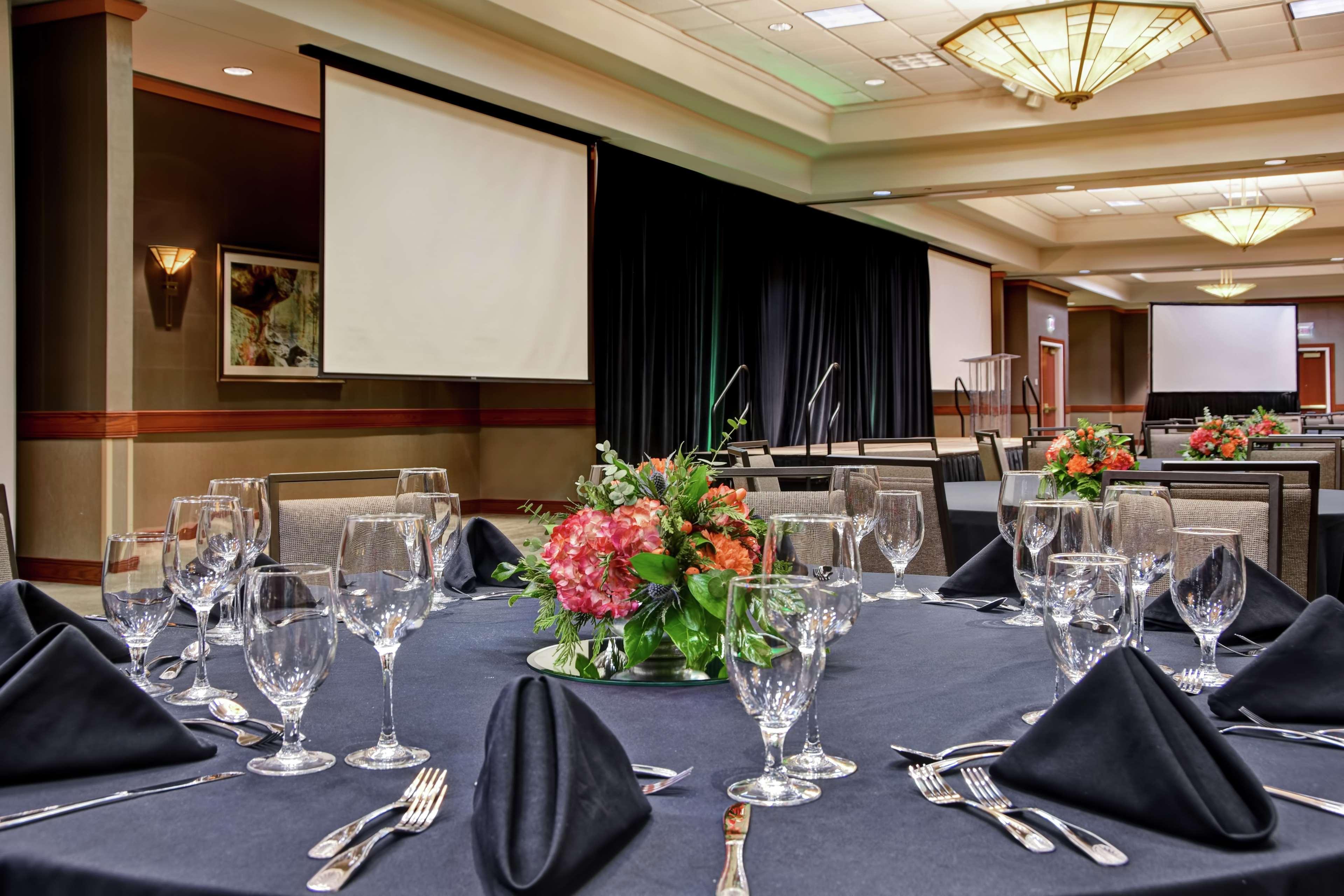 Embassy Suites Little Rock Bagian luar foto