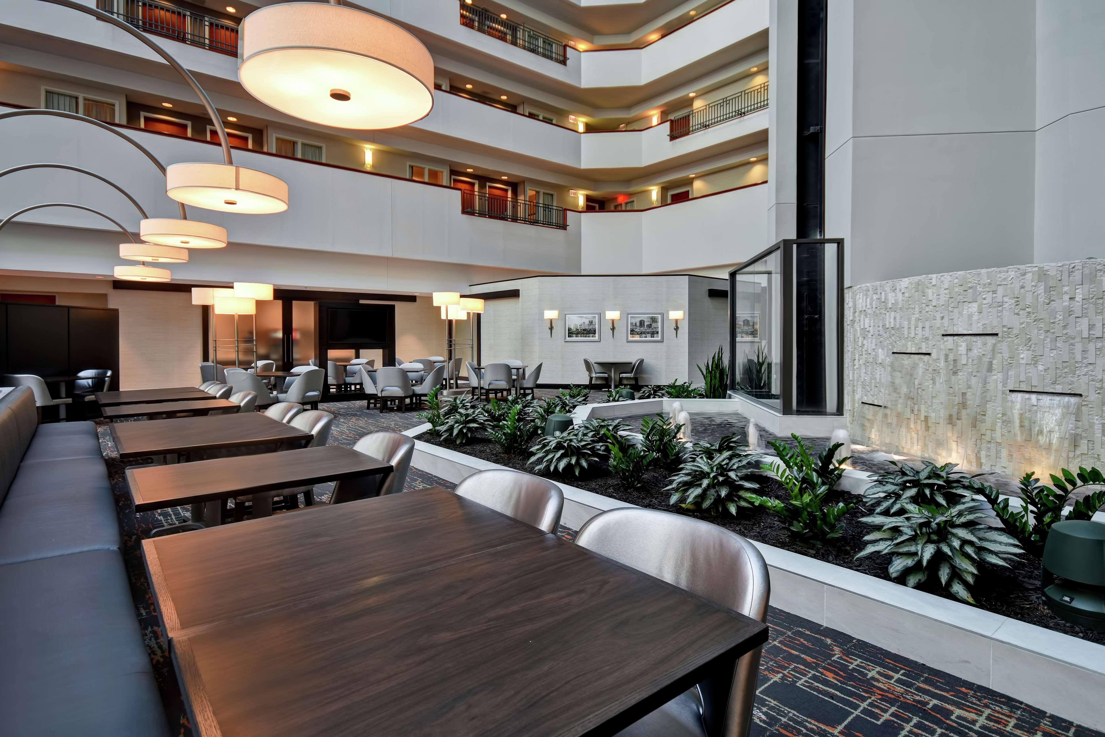 Embassy Suites Little Rock Bagian luar foto