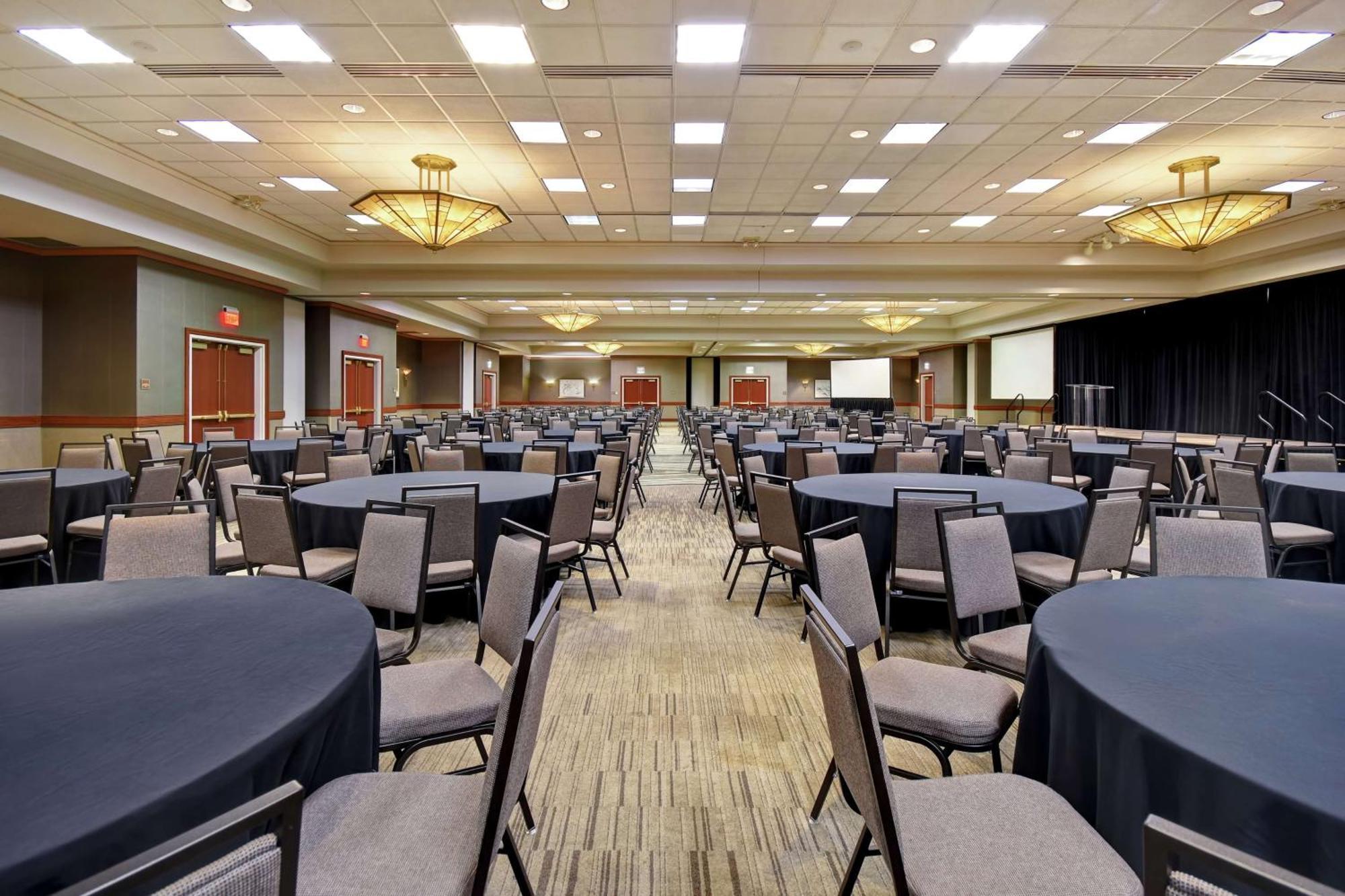 Embassy Suites Little Rock Bagian luar foto