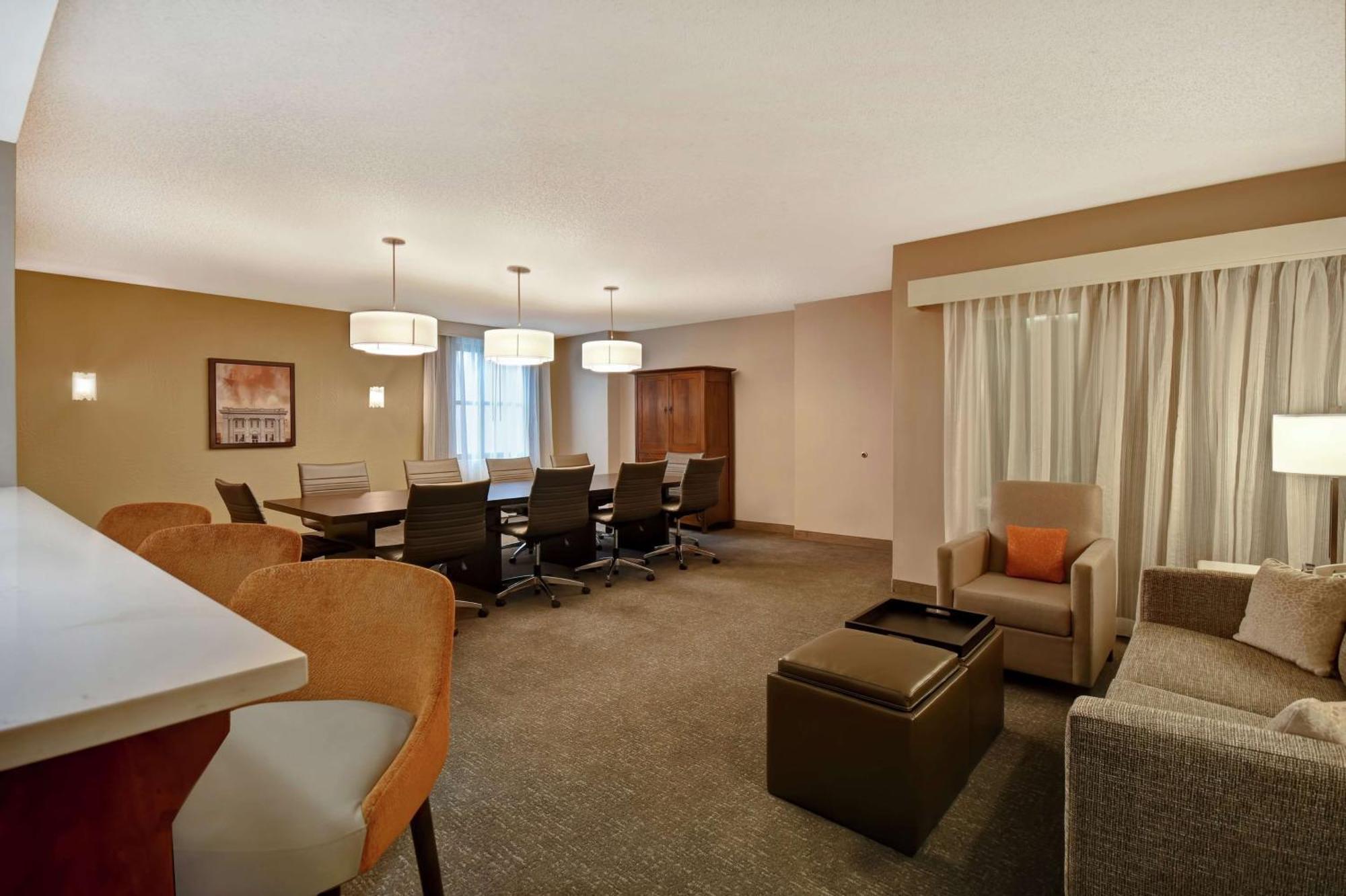 Embassy Suites Little Rock Bagian luar foto