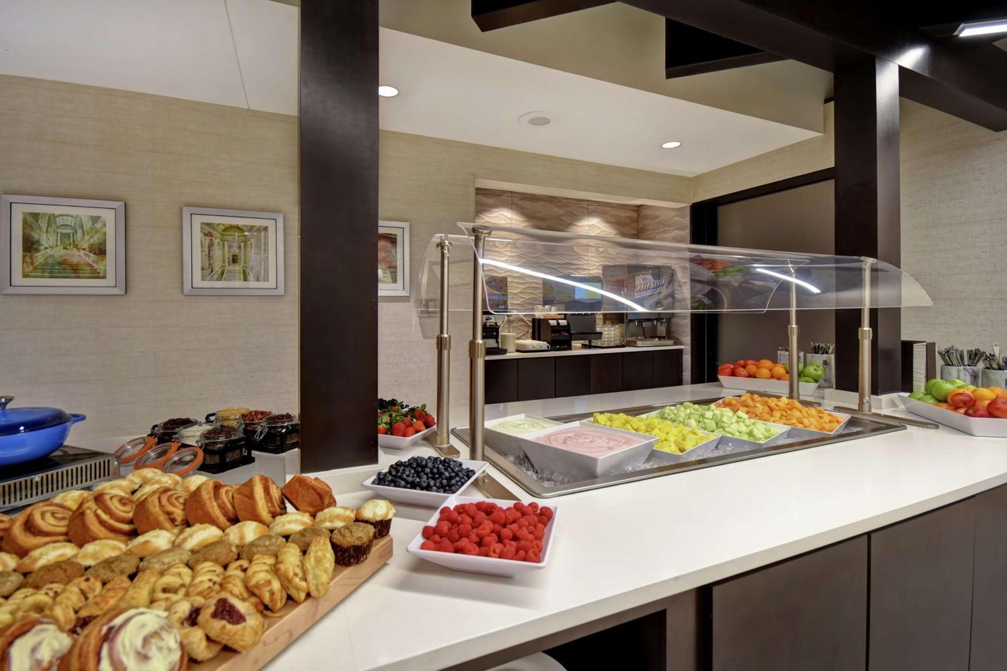 Embassy Suites Little Rock Bagian luar foto